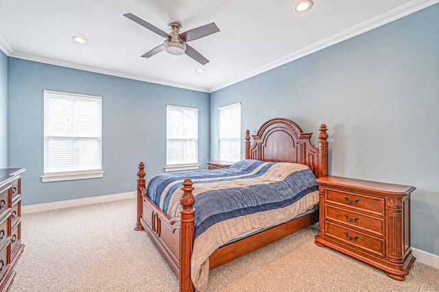 14 Park Drive S, East Islip, NY 11730