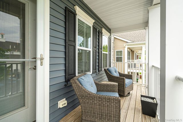 14 Park Drive S, East Islip, NY 11730