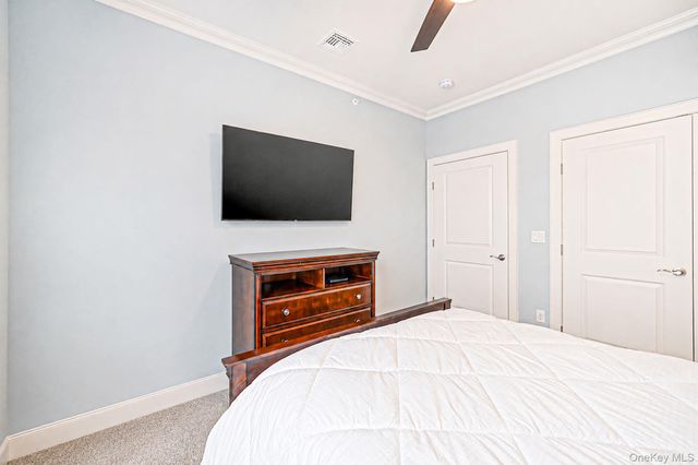 14 Park Drive S, East Islip, NY 11730
