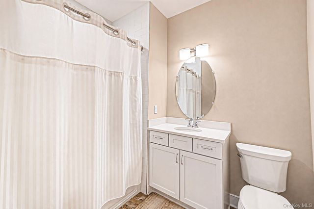 14 Park Drive S, East Islip, NY 11730