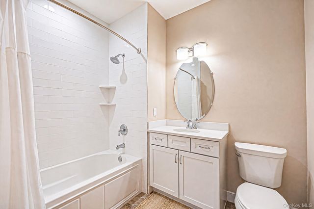 14 Park Drive S, East Islip, NY 11730