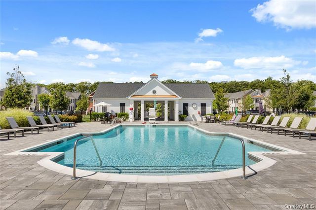 14 Park Drive S, East Islip, NY 11730