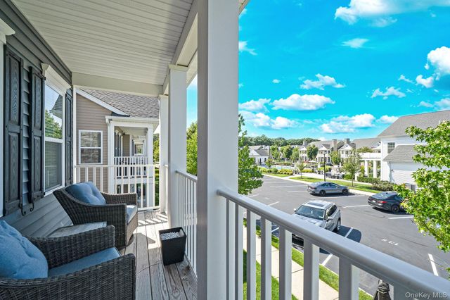 14 Park Drive S, East Islip, NY 11730