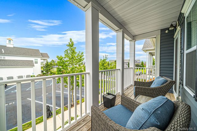 14 Park Drive S, East Islip, NY 11730
