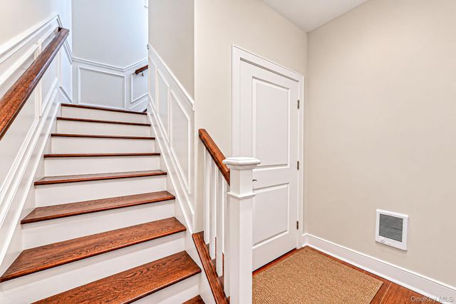14 Park Drive S, East Islip, NY 11730
