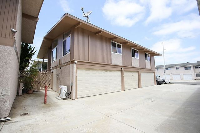5542 Fernhill Circle B, Huntington Beach, CA 92649