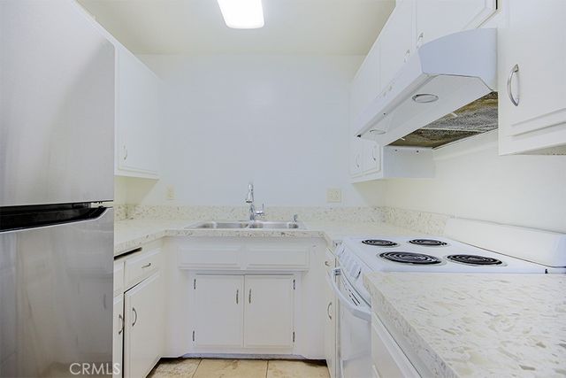 5542 Fernhill Circle B, Huntington Beach, CA 92649