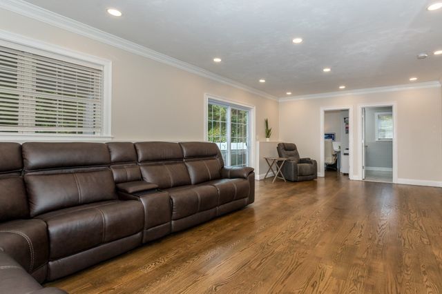 486 South St, Holbrook, MA 02343