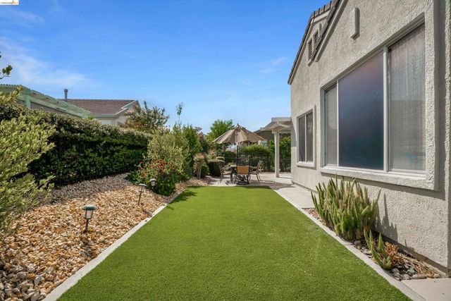 1852 Island Park Pl, Brentwood, CA 94513