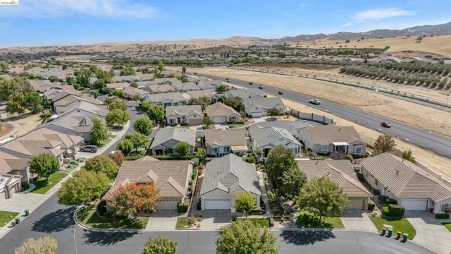 1852 Island Park Pl, Brentwood, CA 94513