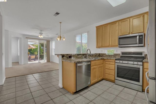 1852 Island Park Pl, Brentwood, CA 94513