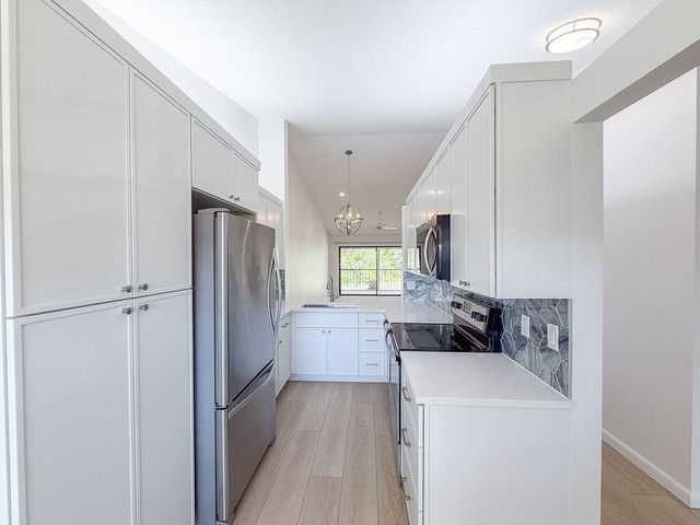 602 Pine Crest Circle B, Jupiter, FL 33458