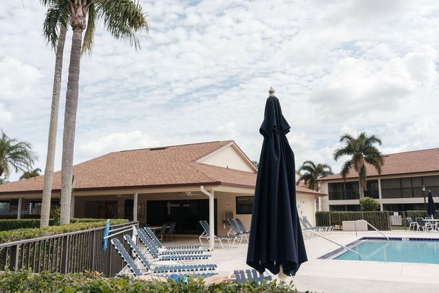 602 Pine Crest Circle B, Jupiter, FL 33458