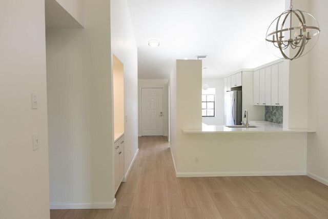 602 Pine Crest Circle B, Jupiter, FL 33458