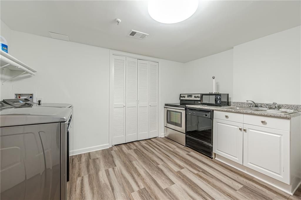 Image 15 of property listing at 526 Gardenia Lane, Marietta, GA 30068