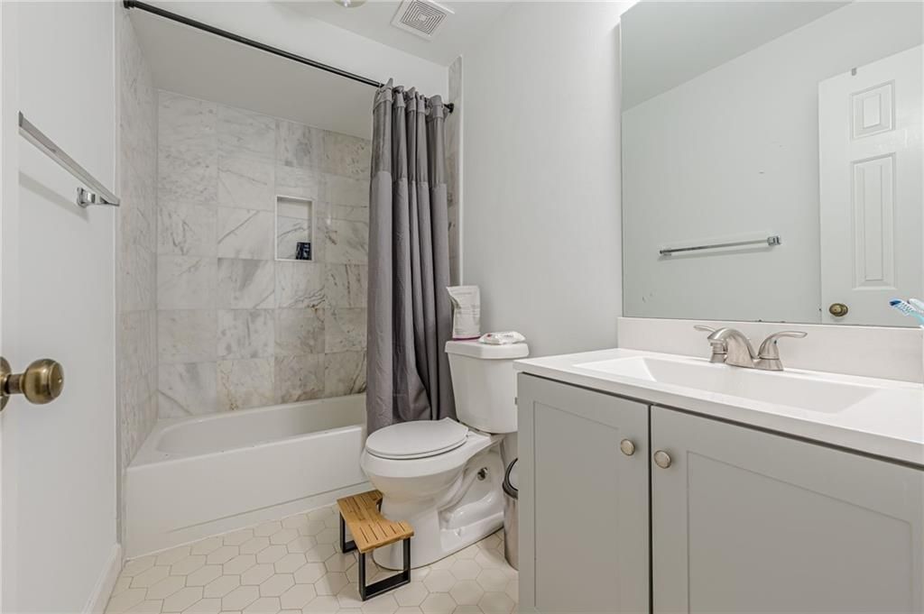 Image 20 of property listing at 526 Gardenia Lane, Marietta, GA 30068