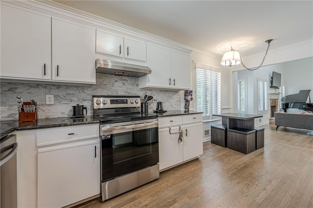 Image 4 of property listing at 526 Gardenia Lane, Marietta, GA 30068