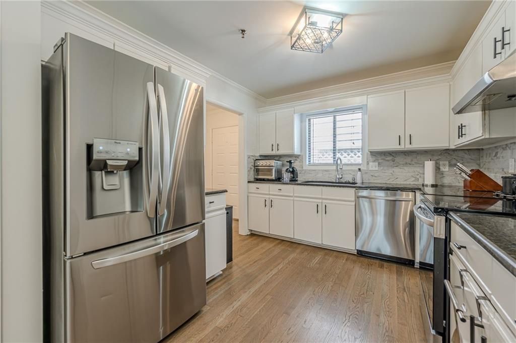 Image 5 of property listing at 526 Gardenia Lane, Marietta, GA 30068