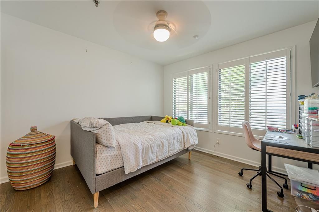 Image 9 of property listing at 526 Gardenia Lane, Marietta, GA 30068