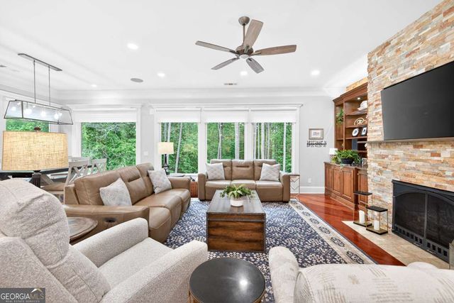 6010 Robbs Drive, Cumming, GA 30041