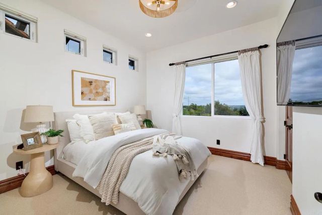 6811 VIANDA COURT, Carlsbad, CA 92009