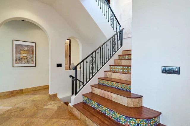 6811 VIANDA COURT, Carlsbad, CA 92009