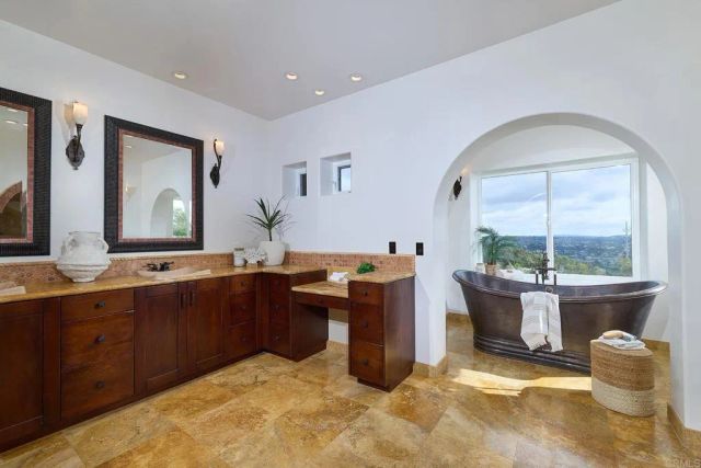 6811 VIANDA COURT, Carlsbad, CA 92009