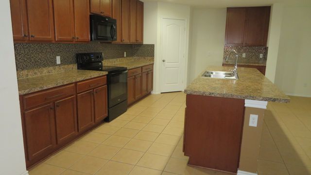 753 Snowy Orchid Lane, Desoto, TX 75115