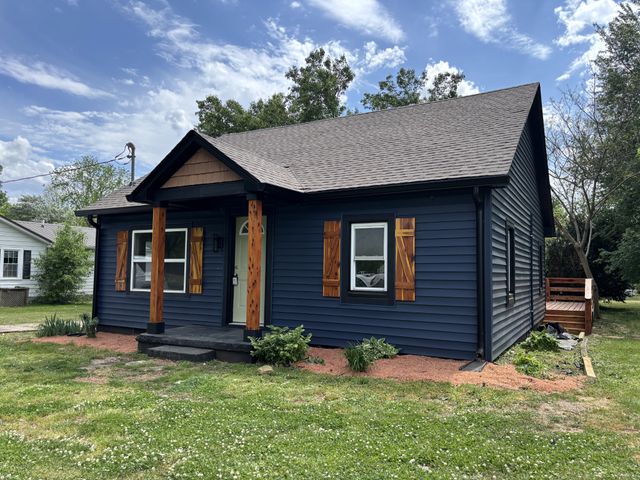 206 Wakefield Ave, Cornersville, TN 37047