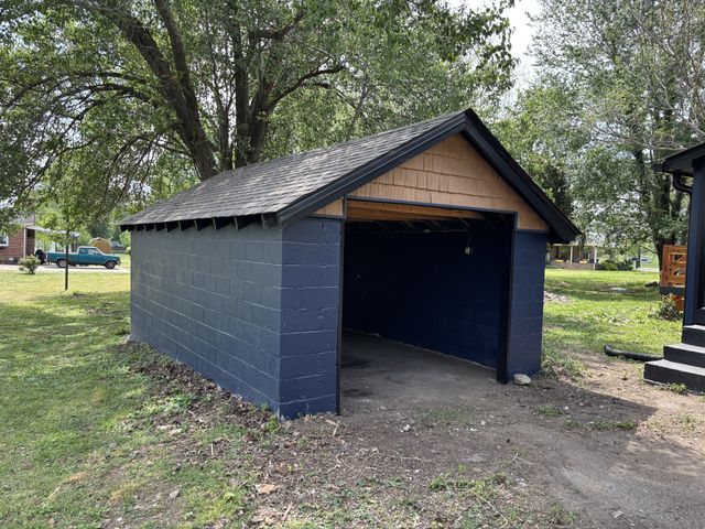 206 Wakefield Ave, Cornersville, TN 37047