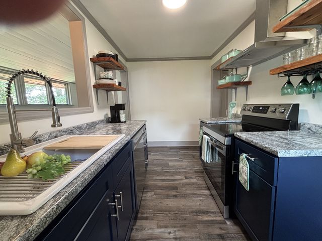 206 Wakefield Ave, Cornersville, TN 37047