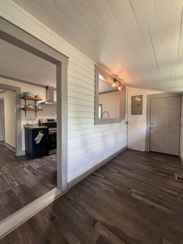 206 Wakefield Ave, Cornersville, TN 37047