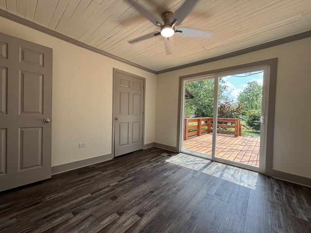 206 Wakefield Ave, Cornersville, TN 37047