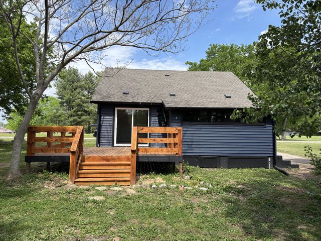 206 Wakefield Ave, Cornersville, TN 37047