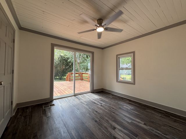 206 Wakefield Ave, Cornersville, TN 37047