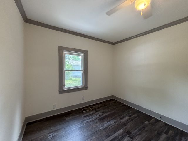 206 Wakefield Ave, Cornersville, TN 37047