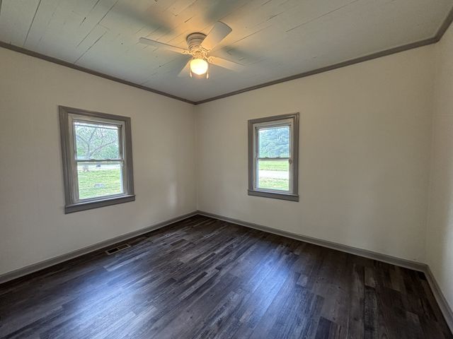 206 Wakefield Ave, Cornersville, TN 37047