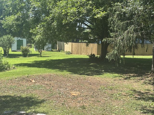 206 Wakefield Ave, Cornersville, TN 37047
