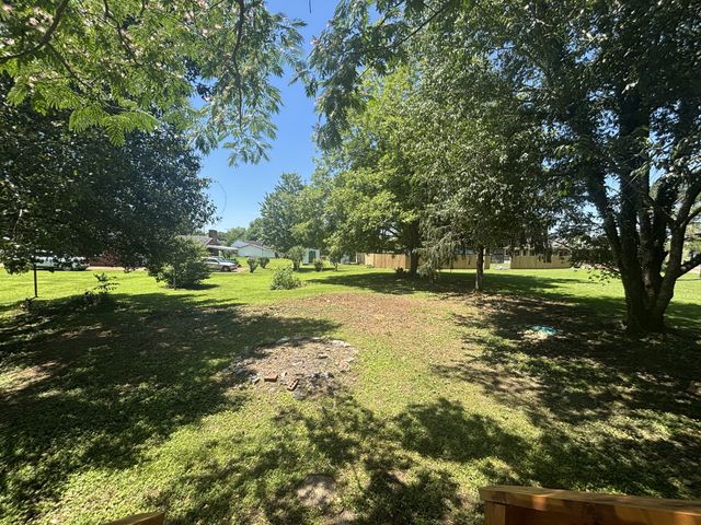 206 Wakefield Ave, Cornersville, TN 37047