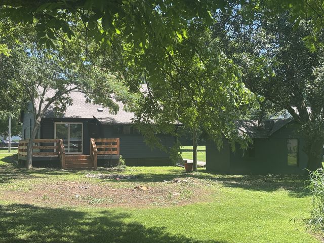 206 Wakefield Ave, Cornersville, TN 37047