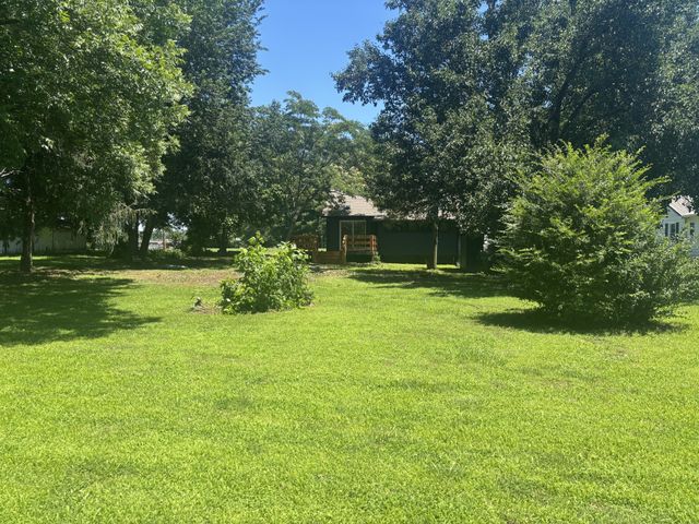 206 Wakefield Ave, Cornersville, TN 37047