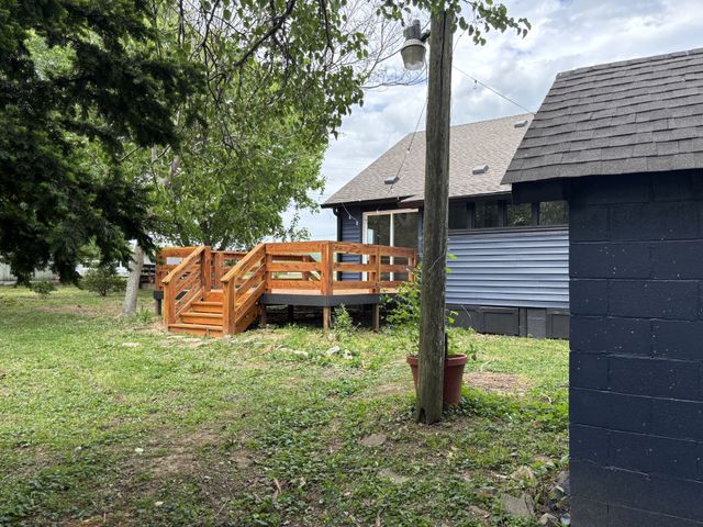 206 Wakefield Ave, Cornersville, TN 37047