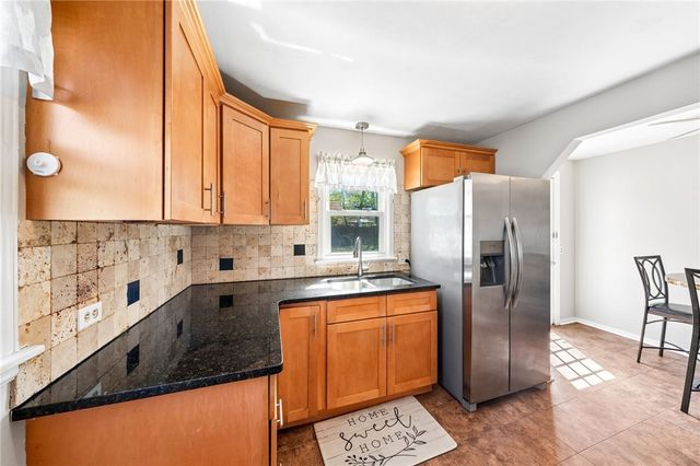 181 Leonard Rd, Greece, NY 14616