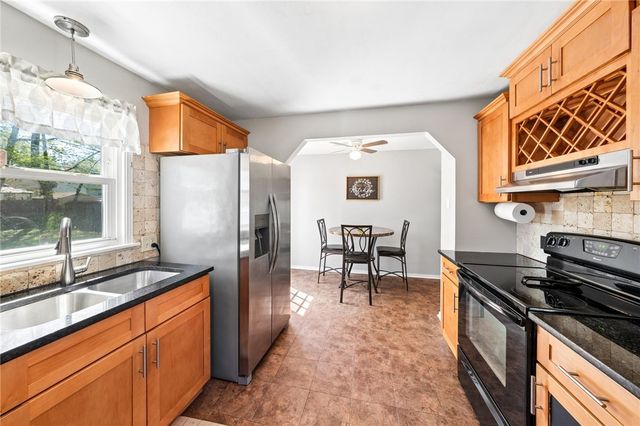 181 Leonard Rd, Greece, NY 14616