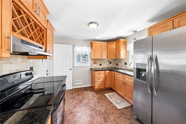 181 Leonard Rd, Greece, NY 14616