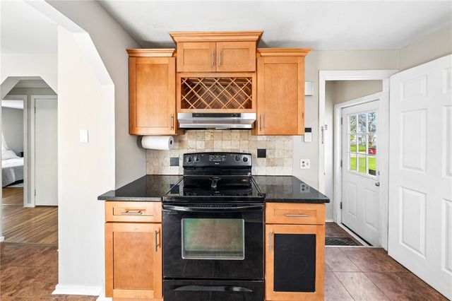 181 Leonard Rd, Greece, NY 14616