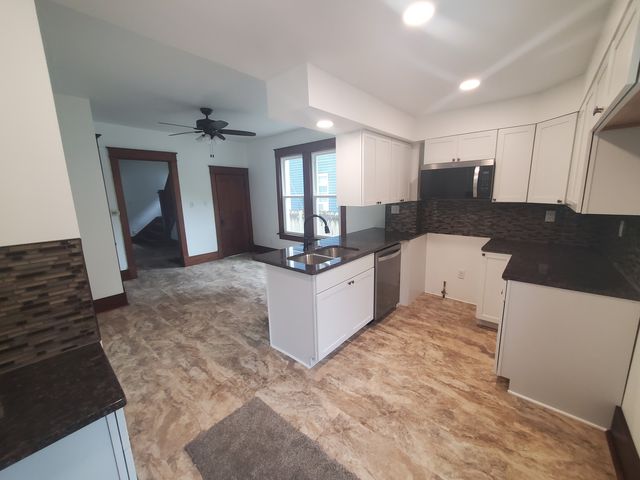 712 3rd st A, Moline, IL 61265