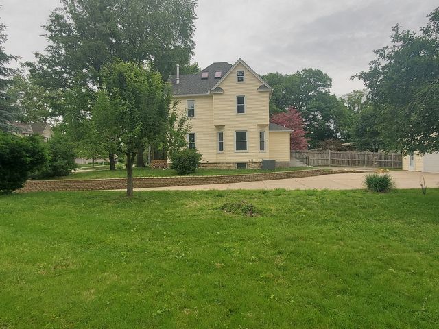 712 3rd st A, Moline, IL 61265
