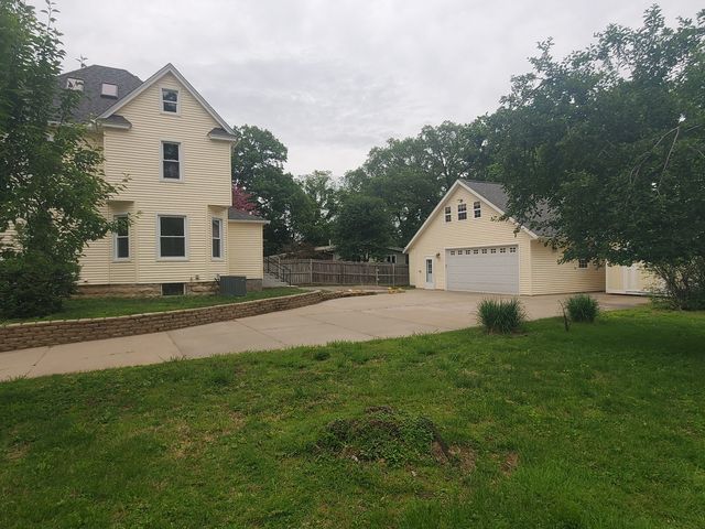 712 3rd st A, Moline, IL 61265