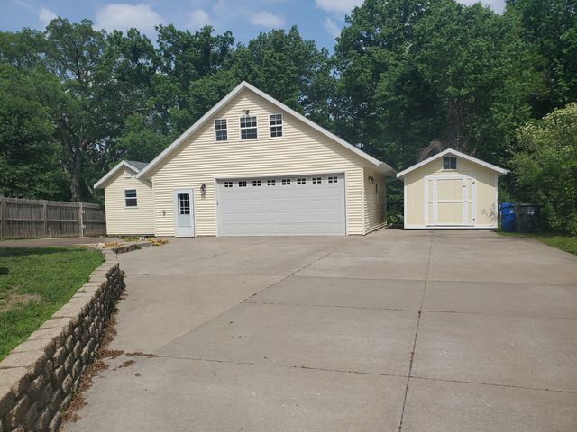 712 3rd st A, Moline, IL 61265